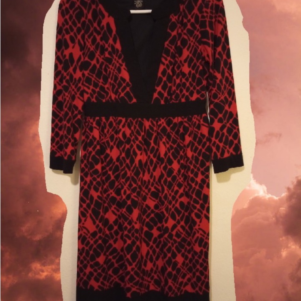 Size 4 Women’s MIDI dress. Fun Red and Black print!